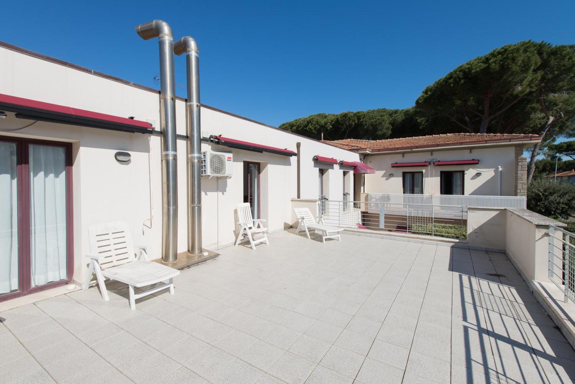 Hotel Kon Tiki San Vincenzo Kültér fotó