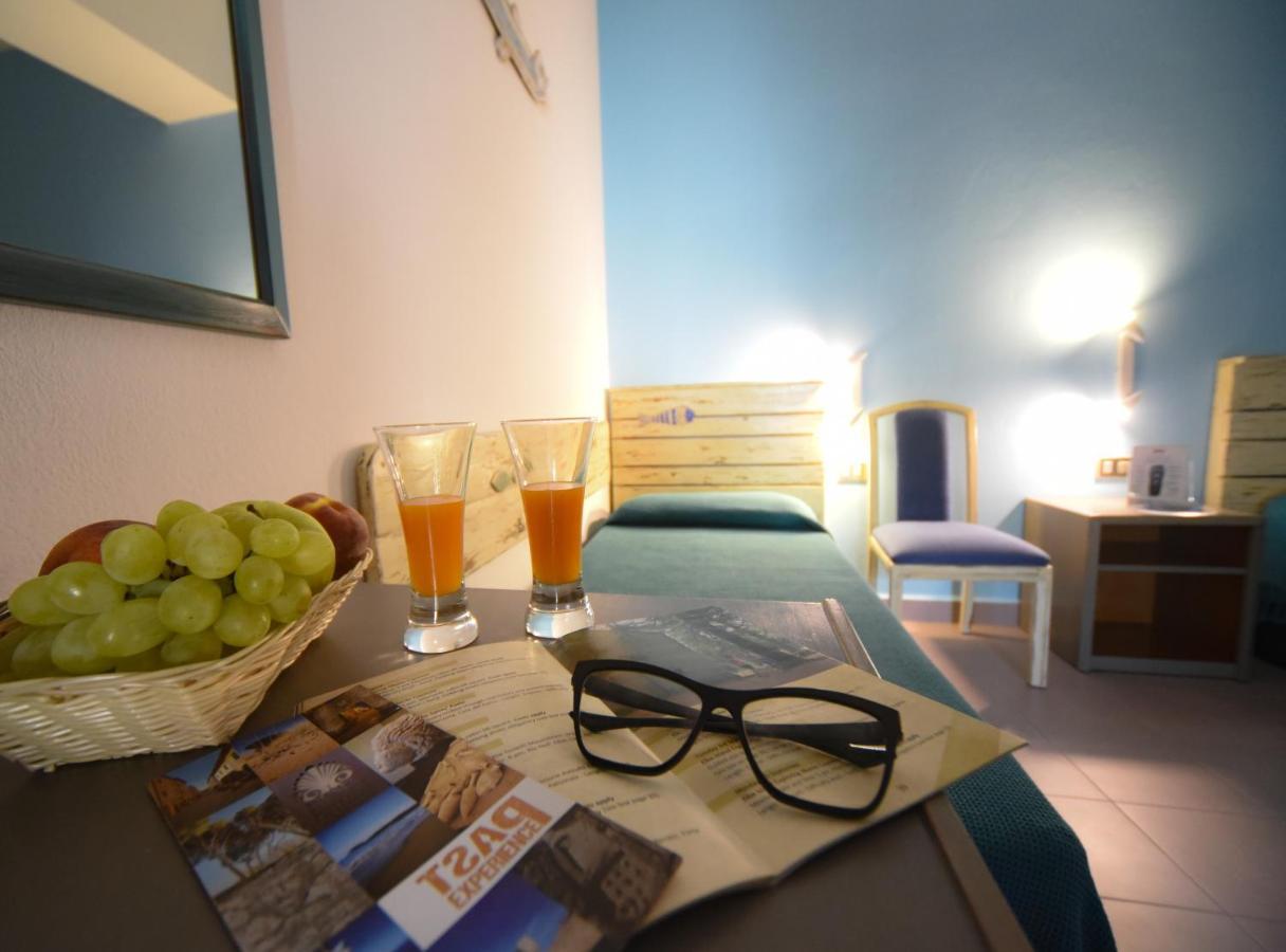 Hotel Kon Tiki San Vincenzo Kültér fotó
