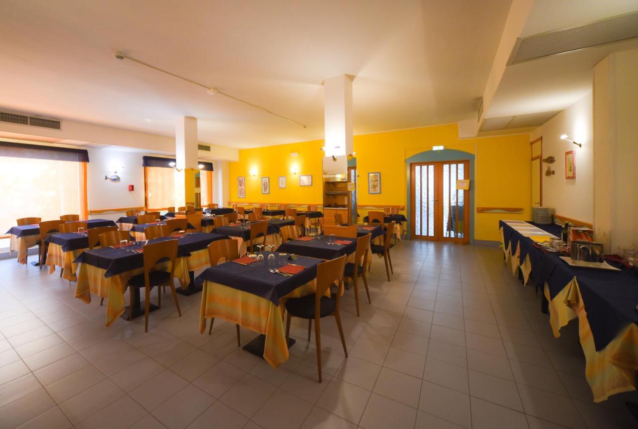 Hotel Kon Tiki San Vincenzo Kültér fotó