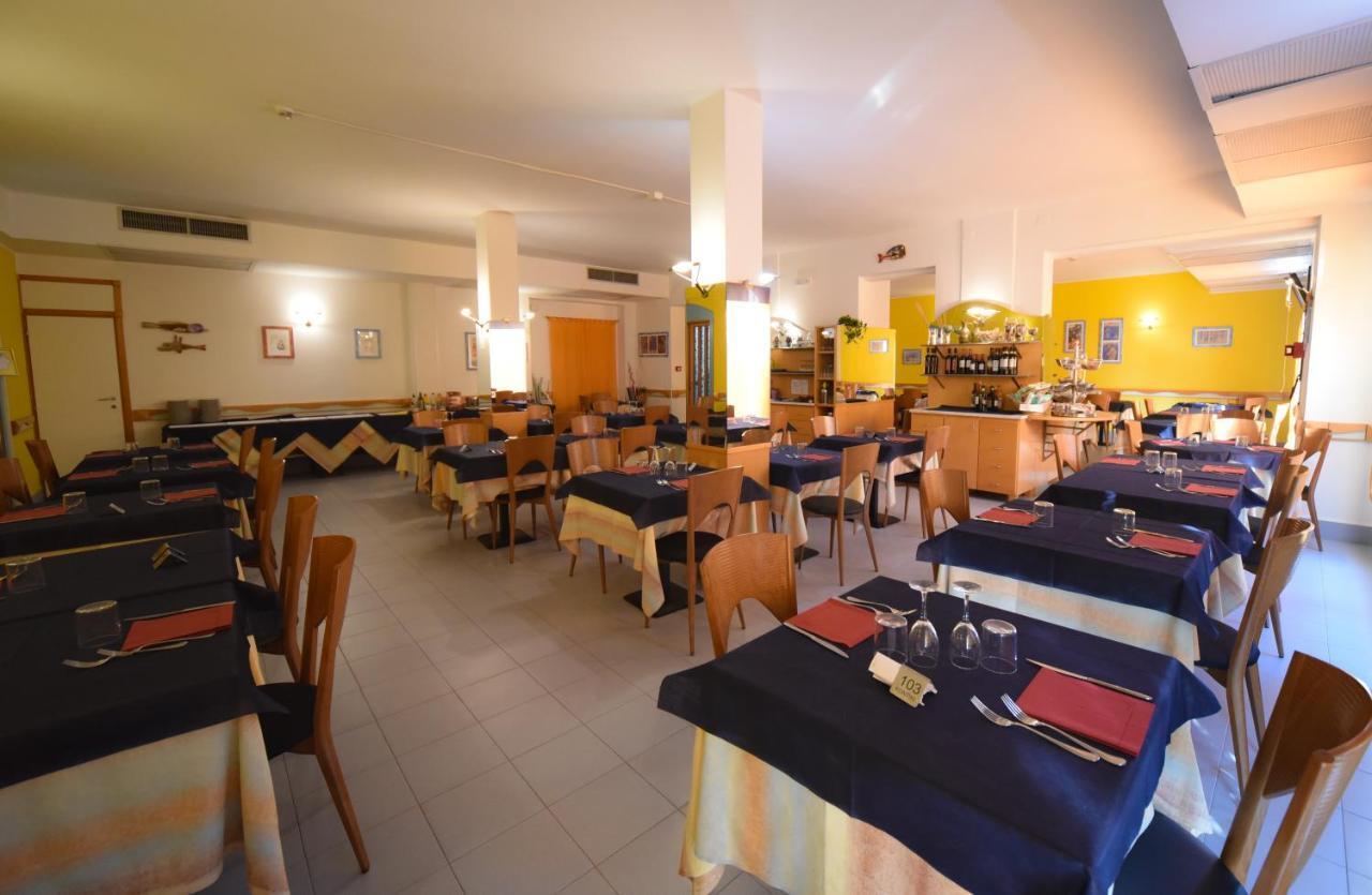 Hotel Kon Tiki San Vincenzo Kültér fotó