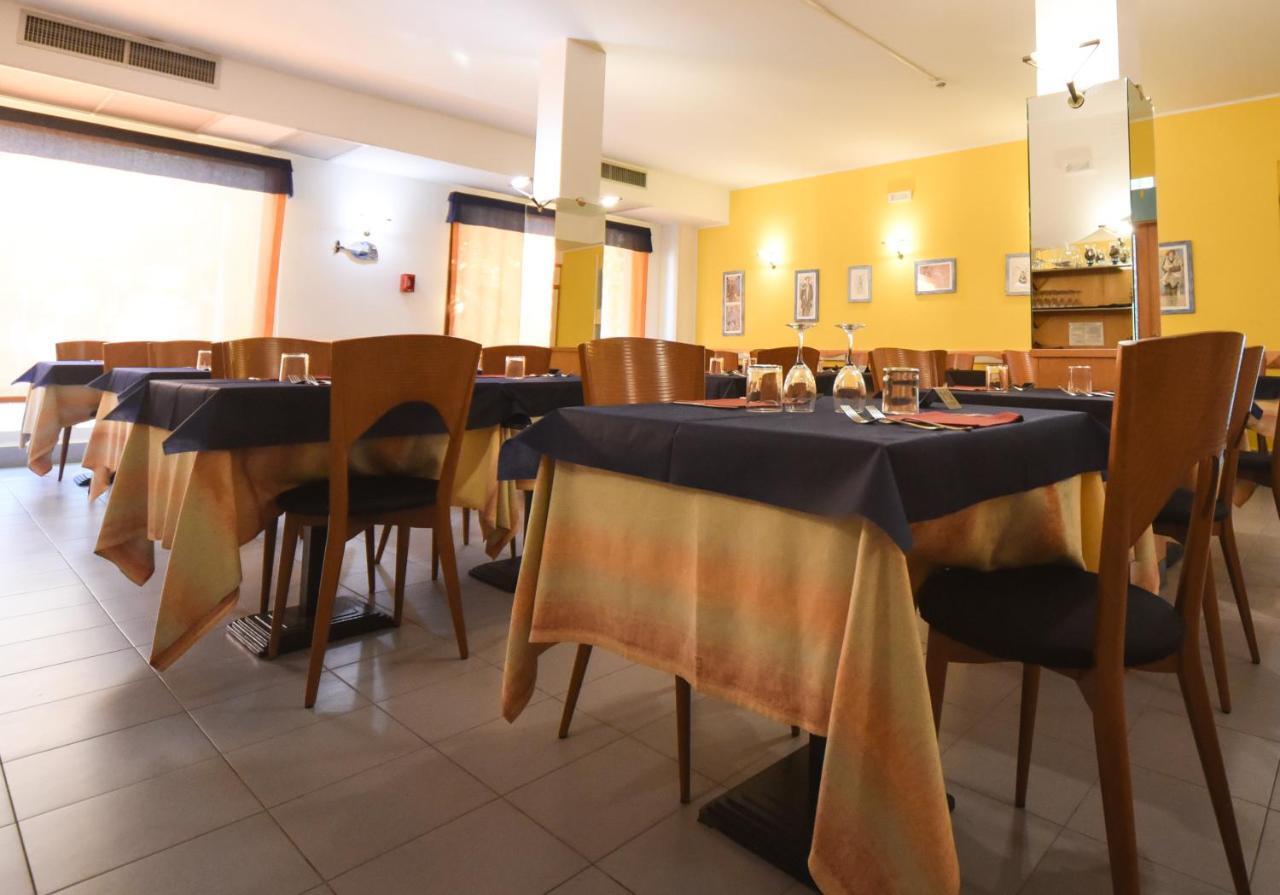 Hotel Kon Tiki San Vincenzo Kültér fotó