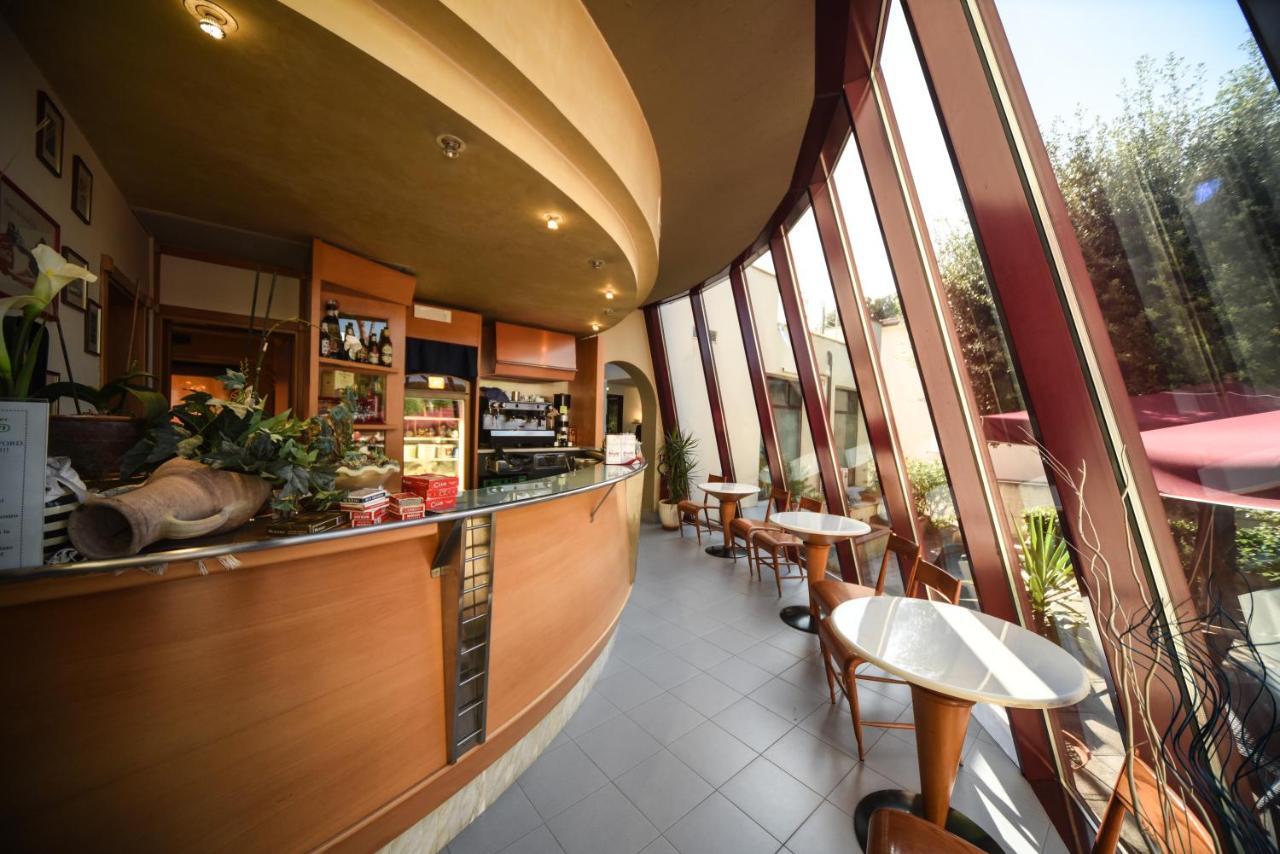 Hotel Kon Tiki San Vincenzo Kültér fotó