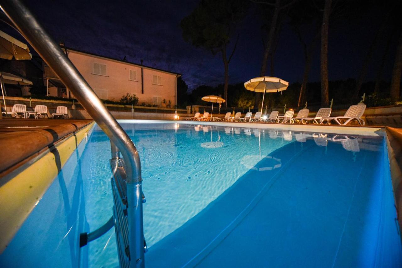 Hotel Kon Tiki San Vincenzo Kültér fotó