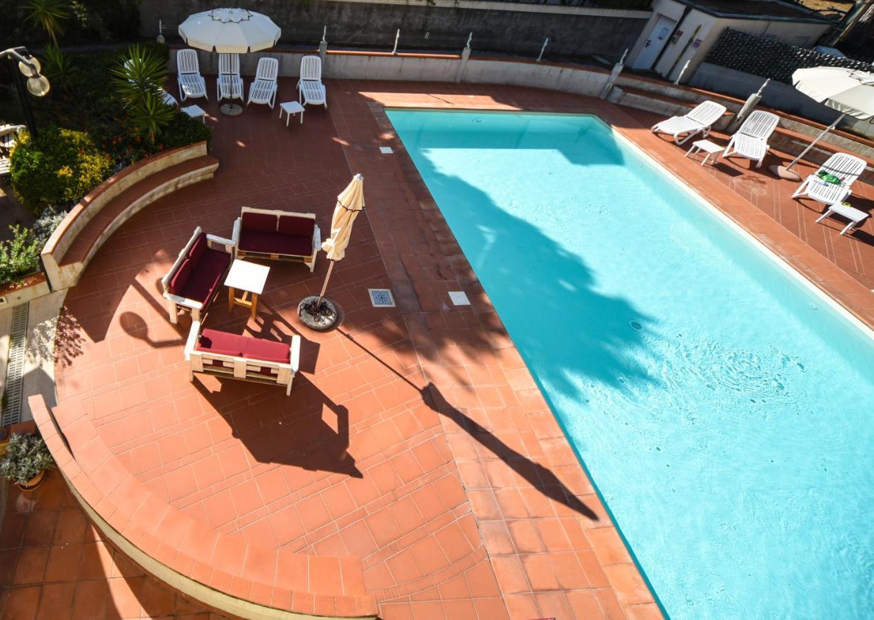 Hotel Kon Tiki San Vincenzo Kültér fotó